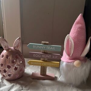 Selling this cute set